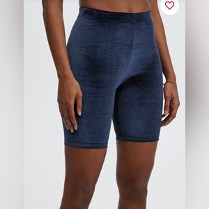High wasted velour Fabletics biker short (navy)